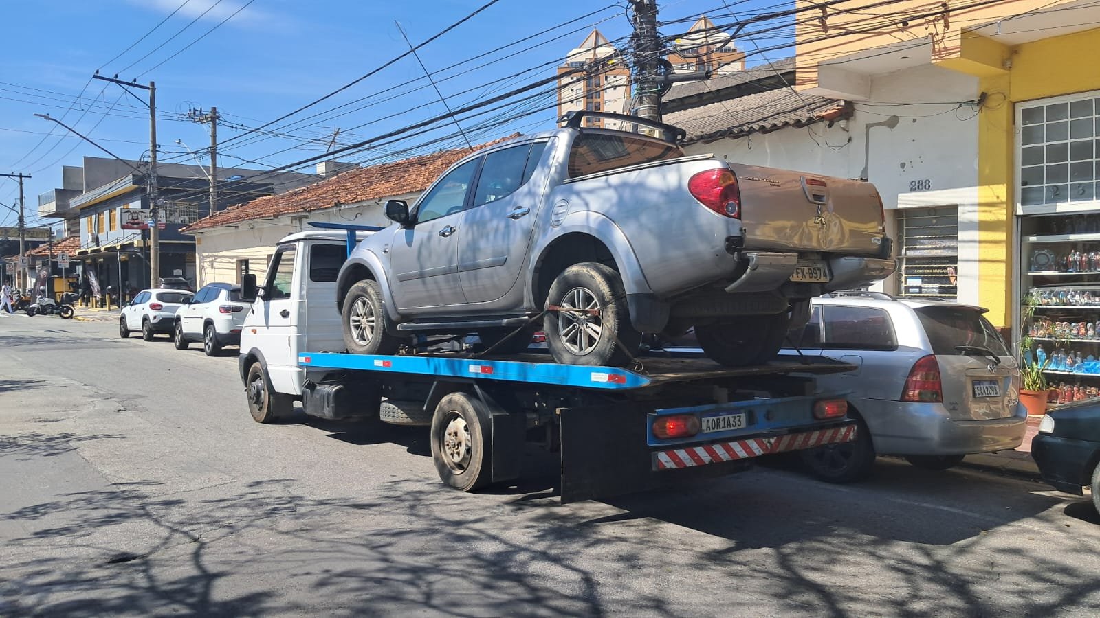 Guincho noturno — GS Auto Socorro em rodovia próxima a Mogi das Cruzes